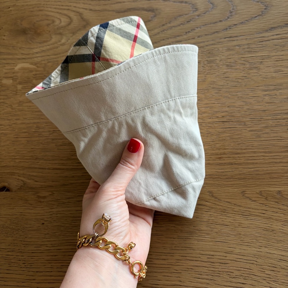 BURBERRY Reversible Bucket Hat Nova Check Beige S/M Unisex - Picture 9 of 12